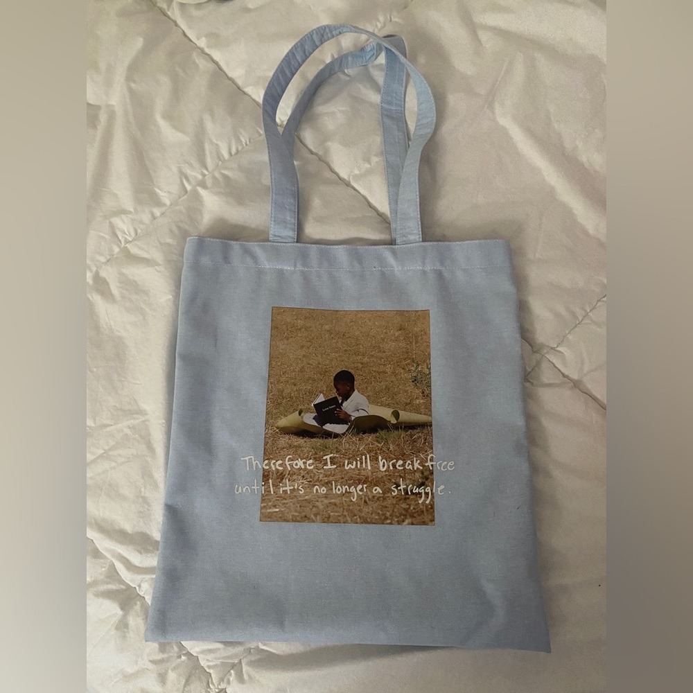 blue tote bag
